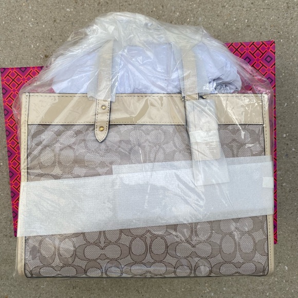 Coach - Picture 2 of 4